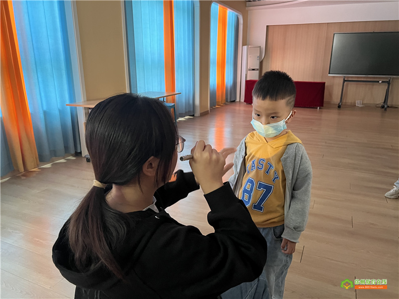 “睛”彩世界 呵护未来——大许镇中心幼儿园视力筛查活动