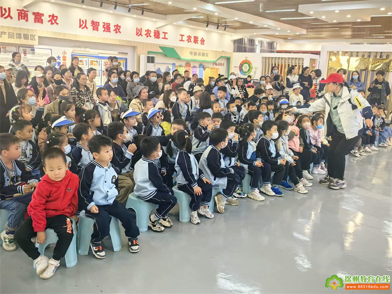 “拥抱自然 邂逅秋天”——人之初教育集团山水华美幼儿园小中班研学活动