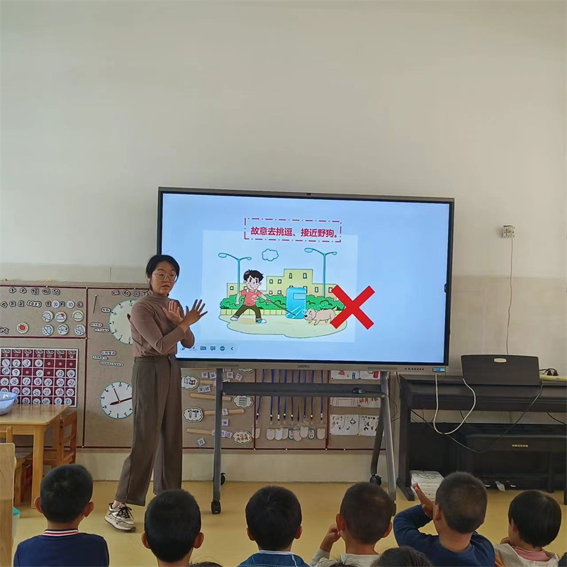 动物可爱也要防——大许镇中心幼儿园安全教育活动