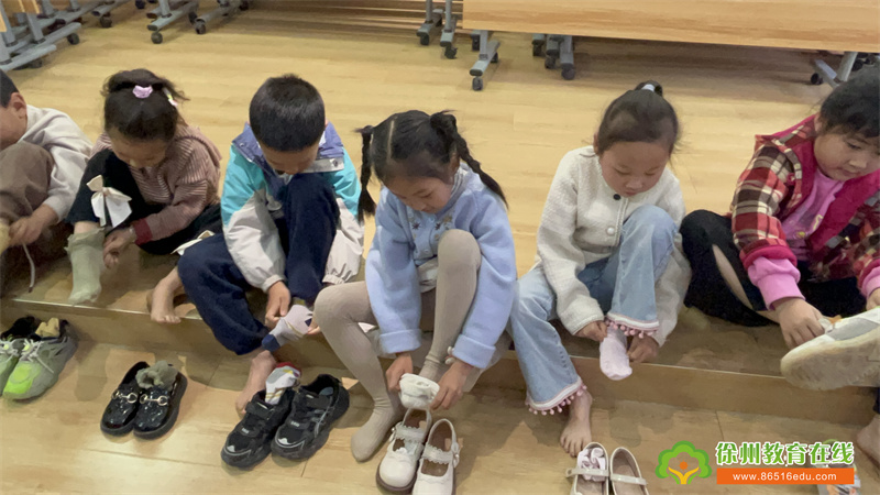 巧手自理 快乐衔接 ——大许镇中心幼儿园大班组开展幼儿自理能力大比拼