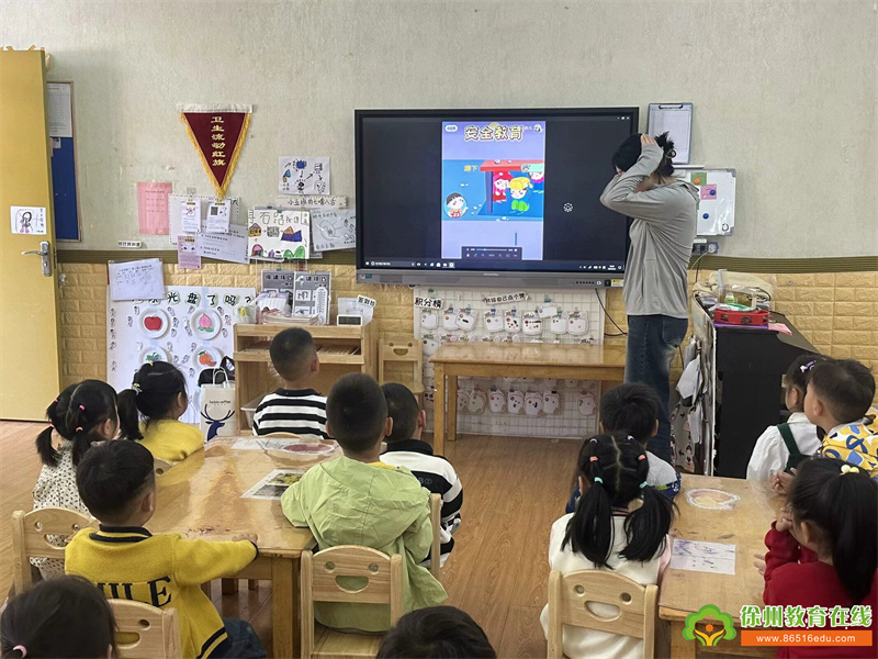 以“练”筑防 临“震”不慌——贾汪区团结幼儿园防震应急疏散演练活动