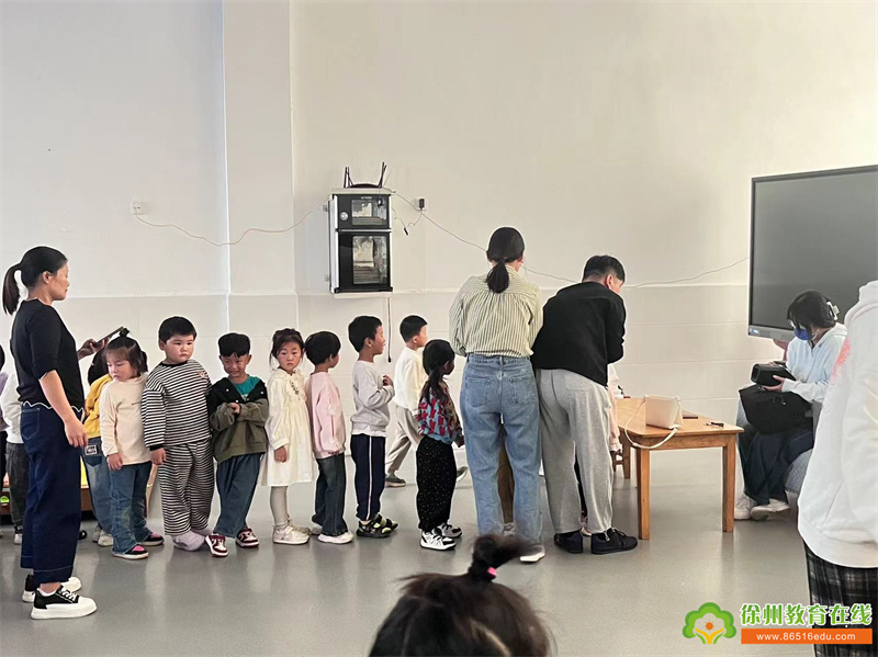 守护明亮双眼 照亮成长之路——黄集幼儿园视力筛查活动