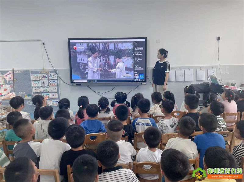 消防云课堂 共筑安全墙——单集镇中心幼儿园观看线上消防课教育活动