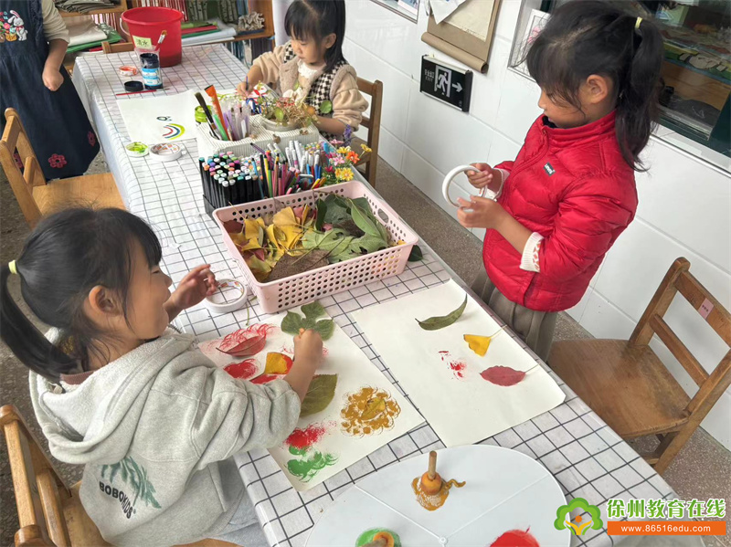 霜雪凝枝，印画藏情——单集镇贺庄幼儿园中班美工区冬日印画活动侧记