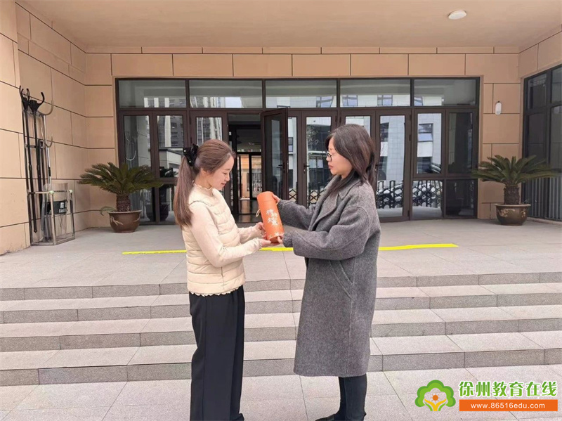 「机关幼」巧手织春意 匠心润童心——泉山区机关幼儿园“三八妇女节”工会活动