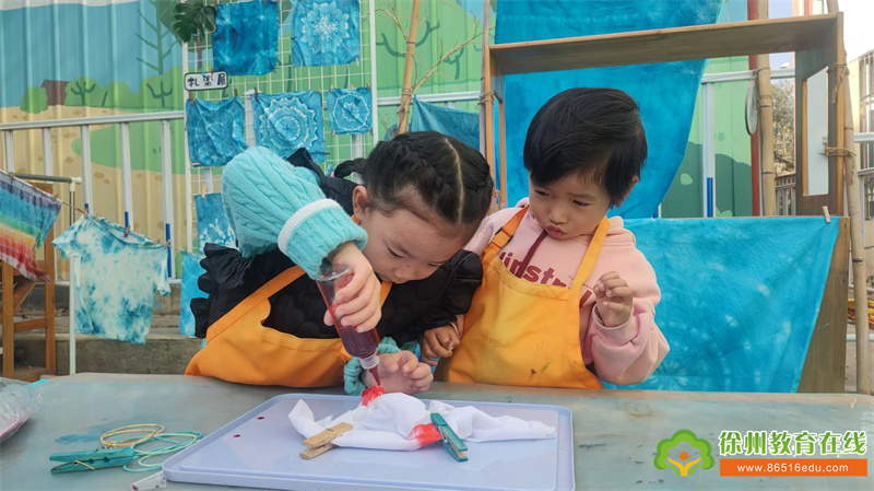 单集镇中心幼儿园：小手扎染，绘出斑斓童年