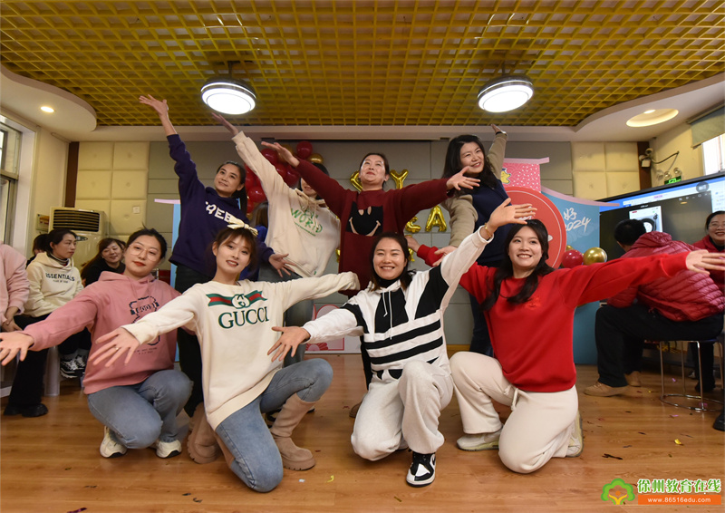齐乐龙龙 共赴新程——徐州市星光实验幼儿园教职工迎新春联欢活动