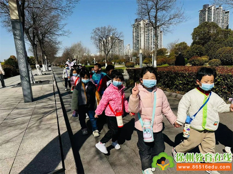 草长莺飞春送暖 杨柳堆烟童稚知——泉山区机关幼儿园远足活动