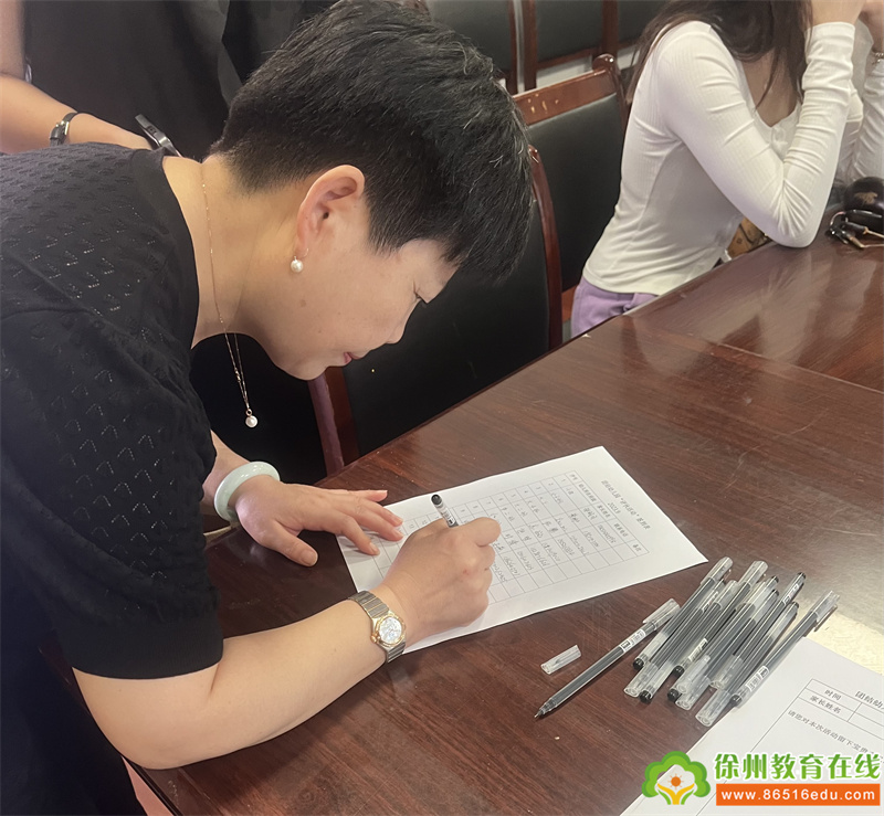 “委”以重任 “味”爱前行——贾汪区团结幼儿园开展“家委会会议暨评伙”活动