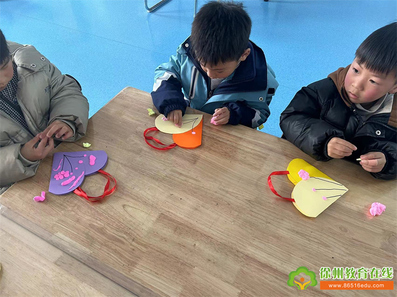 爱在花开季，情暖三八节——单集镇中心幼儿园中二班“三八”妇女节主题活动