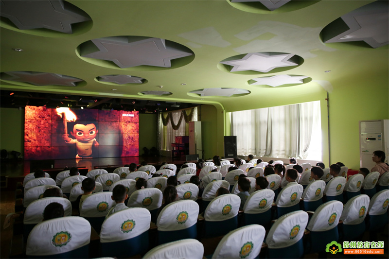 观红色电影 忆峥嵘岁月——一实幼小班观看红色电影