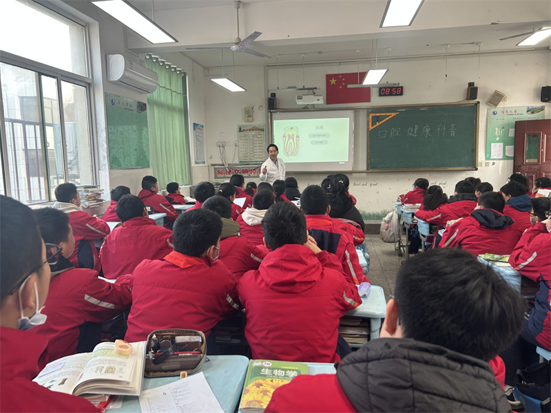 口腔科普进校园 护牙健齿助成长——市口腔医院专家团队开展口腔科普进校园活动