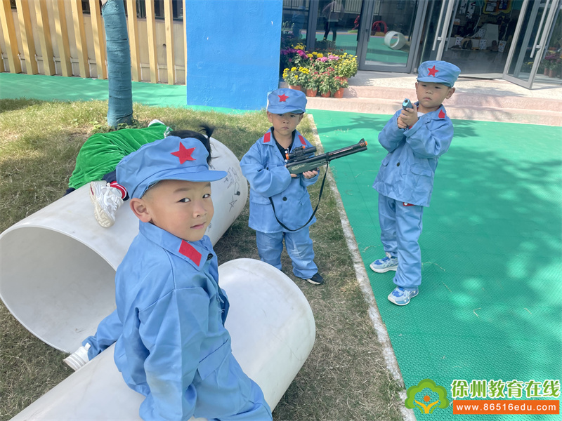 我的舞台我做主——记单集镇中心幼儿园中一班表演区活动