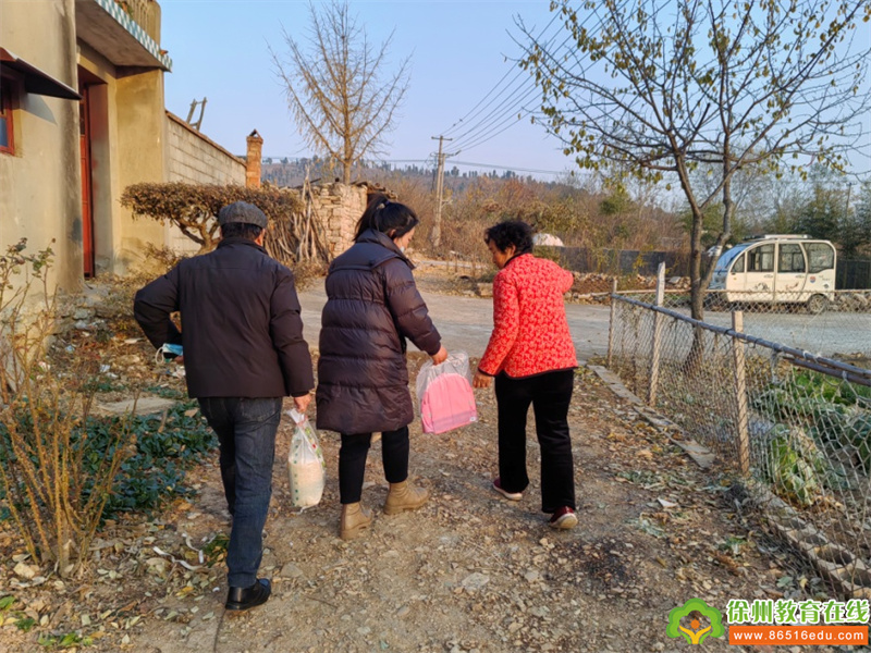 传递爱心 情暖人间——贾汪区崮岘幼儿园党员走访慰问困难儿童家庭