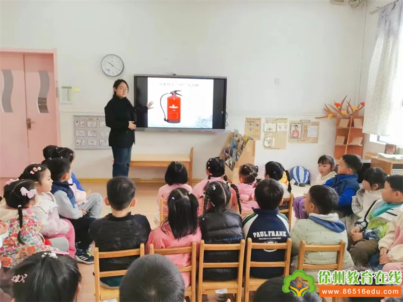 大手牵小手，安全共相守——徐州幼专附属幼儿园金山桥园区工作纪实