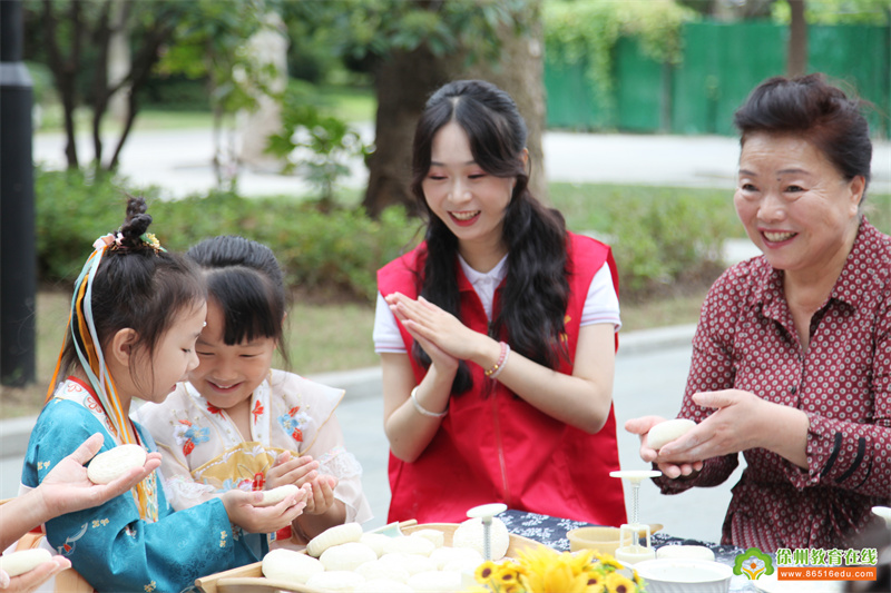 月儿圆圆，幸福童年——公园巷幼儿园“迎中秋”文明志愿活动