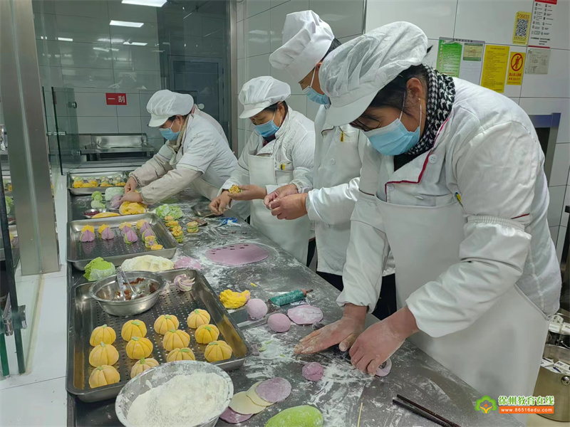 慧心巧手，不负“食”光——星晨路幼儿园食堂人员技能评比活动