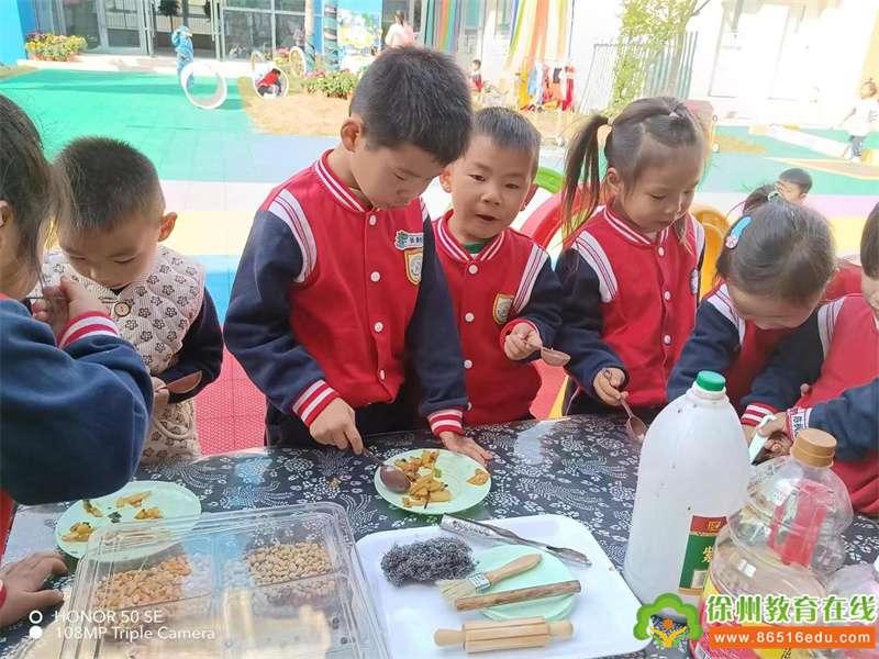 做饭小能手——单集镇中心幼儿园中二班户外活动