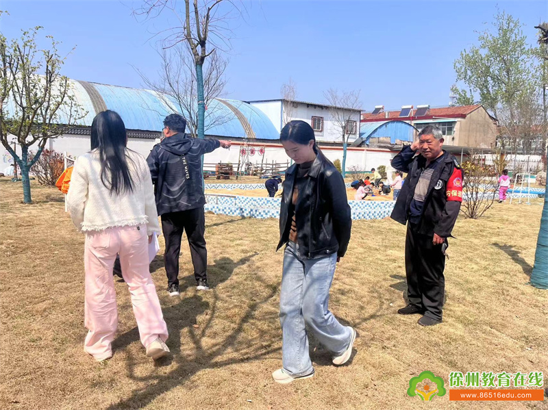 单集镇黄集幼儿园：班级区域环境观摩指导活动