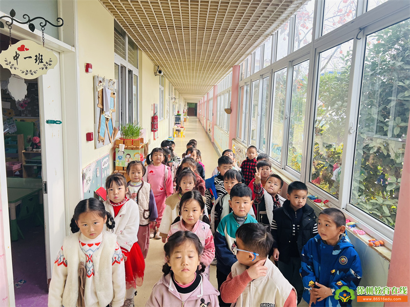 立足常规，促进成长——汴塘镇中心幼儿园中一班排队常规训练