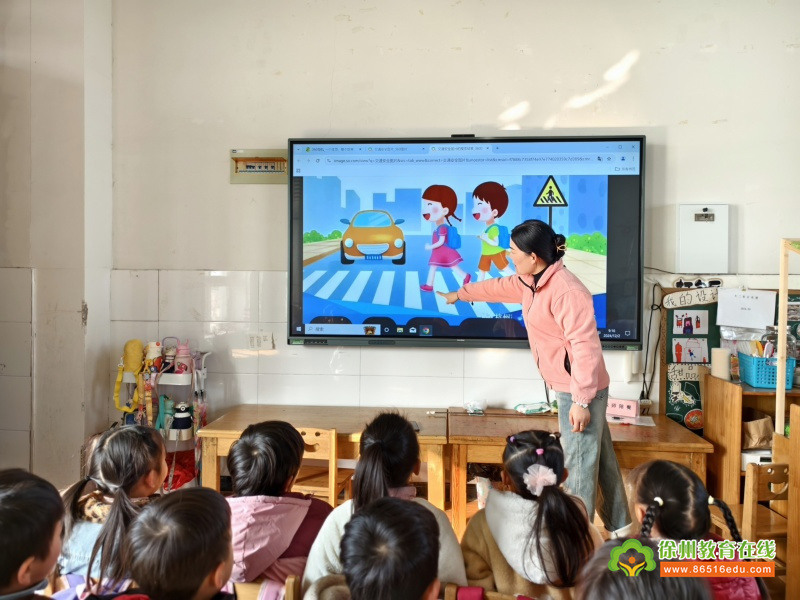 文明交通 携手共创——铜山区刘集镇东风幼儿园开展122交通安全专题活动