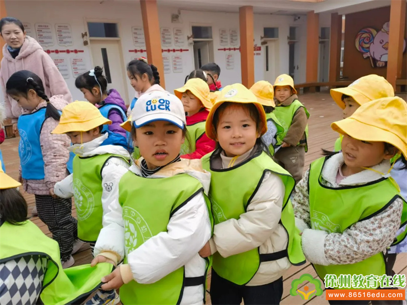 “特别的爱给特别的你”——朱庄中心幼儿园三八节社区活动