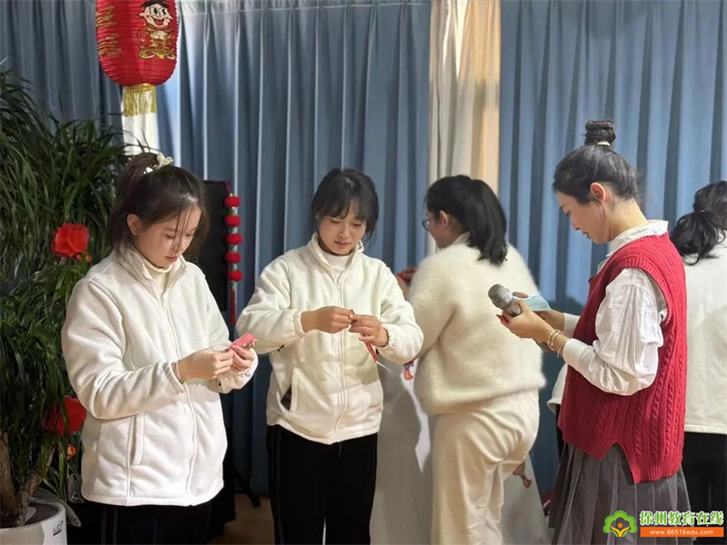 「机关幼」玉兔辞旧岁 龙腾幸福年