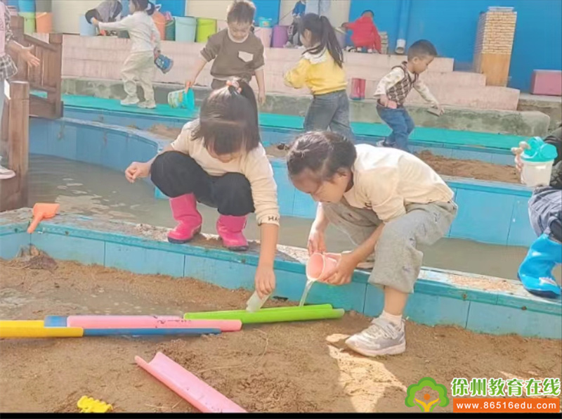 单集镇中心幼儿园：小沙子，大乐趣