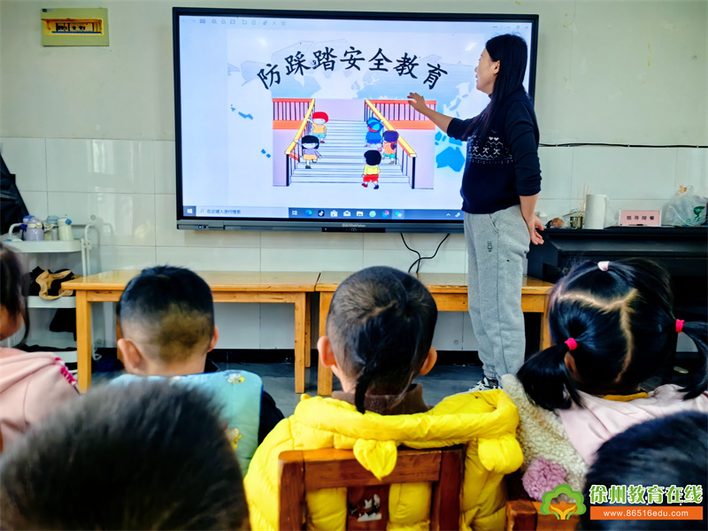 预防踩踏事故，安全浸润童心——铜山区刘集镇东风幼儿园防踩踏应急演练活动