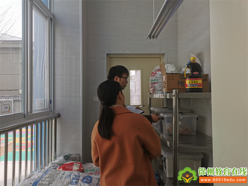 铜山区市场监督管理局单集分局到单集镇中心幼儿园开展校园食堂食品安全检查