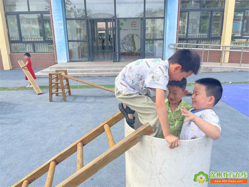 单集镇黄集幼儿园大二班：奇妙“梯”验，快乐成长