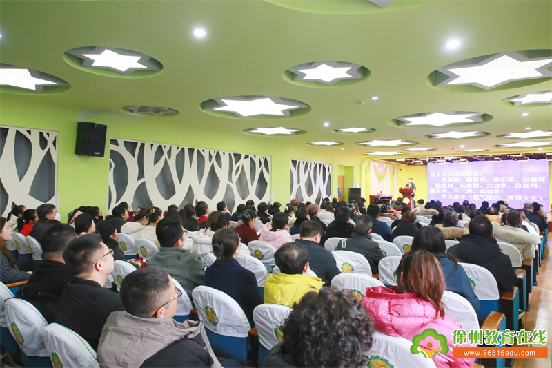 消防“童”行 防患未“燃”——一实幼开展消防培训及逃生屋演练