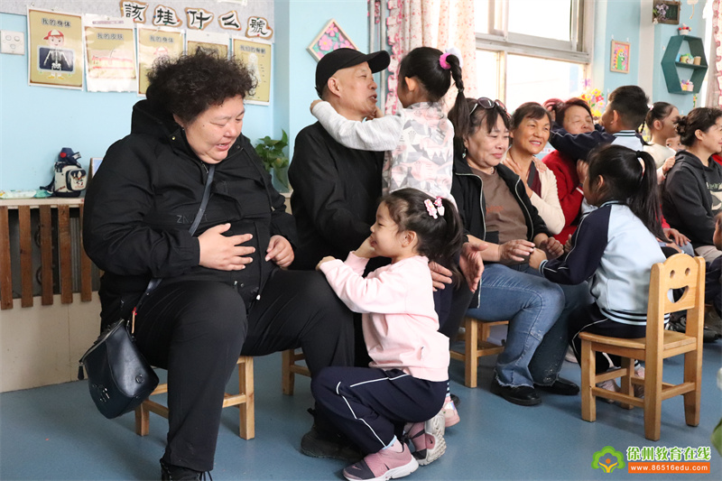 “爱满重阳，孝润童心”——人之初教育集团华润幼儿园重阳节活动