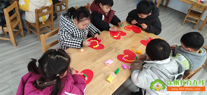 致敬每一个她——单集镇中心幼儿园小二班三八妇女节活动