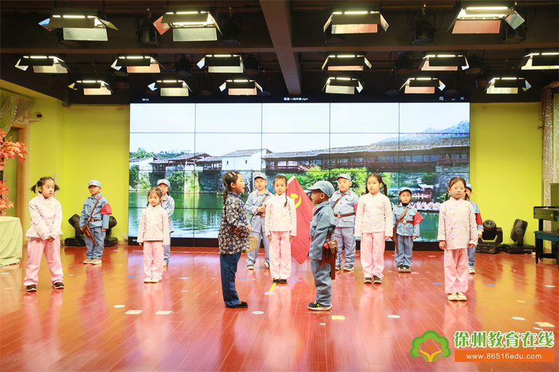 红色故事代代传|一实幼大班年级“爱国月”课程故事