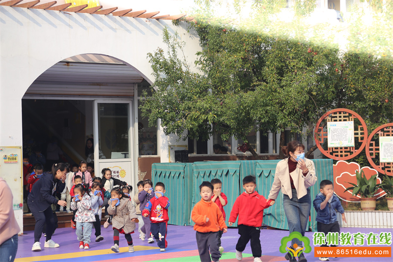 防患于未“燃”，筑牢安全防线——贾汪区团结幼儿园开展消防演练活动